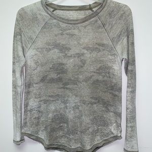 🇺🇸American Eagle🇺🇸 Camo Burnout Thermal shirt